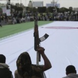 أسوشيتد برس : لماذا يمتنع الحوثيون عن التدخل في حرب إيران حتى الآن؟
