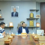 المحافظ عبد الرحمن شيخ يطلع على أوضاع بريد عدن ويوجه بتعزيز خدماته