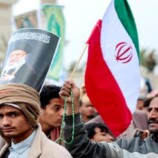 الحوثي يصطفّ مع إيران ويتحاشى إعلان الدخول في الحرب