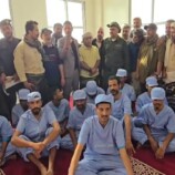 إطلاق أول دفعة من المساجين المعسرين بدفع 42 مليون ريال بمبادرة الشيخ جرهوم وابناء يافع