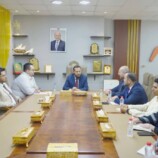 محافظ عدن يبحث مع وفد الهجرة الدولية تسريع برامج العودة الطوعية للمهاجرين وتعزيز التعاون المشترك
