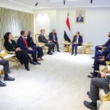 رئيس الوزراء يناقش مع المبعوث الأممي مستجدات الأوضاع ويؤكد أهمية دفع ملف المحتجزين