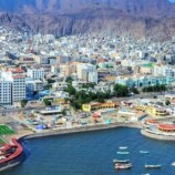 مقتل طفل على يد شقيقه رجما بالحجر أثناء اللعب بكريتر عدن
