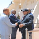 وزير الإدارة المحلية يضع “احتياجات مطار سيئون” على طاولة اهتماماته