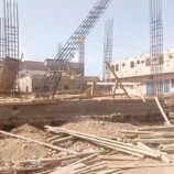 وحدة حماية الأراضي تزيل مبانٍ عشوائية على أحواض المجاري في عدن