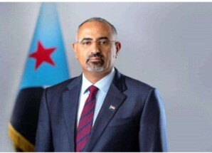الرئيس الزُبيدي يعزّي الدكتور أمين الغزالي في وفاة والدته