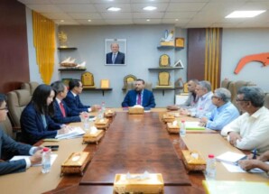 محافظ العاصمة عدن يبحث مع السفير الياباني سبل التعاون المشترك ويؤكد على أولوية المشاريع المستدامة