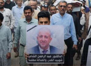 المحكمة الجزائية بعدن تواجه أحد المتهمين بأقواله في قضية اغتيال الدكتور الشاعر والنيابة تكشف عن متهم جديد في القضية