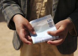 السيولة المفقودة تربك الاقتصاد اليمني وتعمّق أزماته