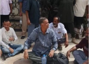 عاجل| إصابة رئيس نقابة عمال الجنوب خلال اقتحام مقر النقابة في المعلا