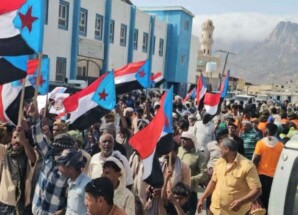 مسيرة جماهيرية حاشدة بحديبو ترفض “مشاريع الوصاية” وتجدد التمسك بالانتقالي الجنوبي