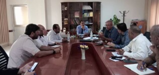 لحج: خلية الطوارئ تبحث مع منظمة الإنقاذ الدولية تعزيز التدخلات الصحية الطارئة للنازحين في رأس العارة وتبن