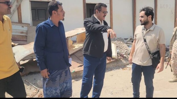مدير عام البريقة يطلع على مساحة مشروع مبنى الأحوال المدنية والسجل المدني بالمديرية