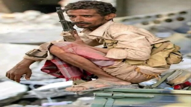 ليس مجرد مقاتل.. صورة تاريخ تُروى على صخور جبال الصبيحة الشامخة