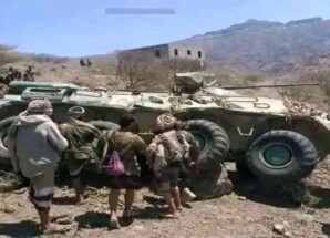 تسليم مواقع عسكرية في غرب تعز للحوثيين خلال هجوم مباغت