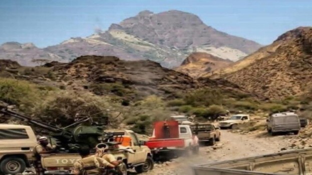 القوات الجنوبية والقبائل تسيطر على جبل البازلة في الجبهة الحدودية بين لحج وتعز