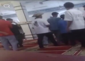 حادثة تهديد داخل مسجد النور بكريتر.. وشاب يهدد بتفجير قنبلة يدوية عقب صلاة المغرب