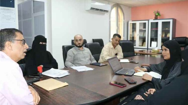 مدير عام مكتب الصحة بلحج يلتقي وفد منظمة ميهاد الفرنسية لبحث تدخلاتها في مجال صحة الأم والطفل