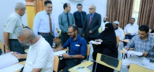 العطاس يتفقد سير الامتحانات بكلية العلوم الاجتماعية والإنسانية بجامعة عدن